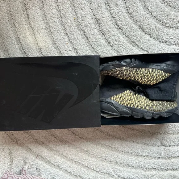 Nike Air Footscape Magista Black & Gold Sneakers - Picture 6 of 7